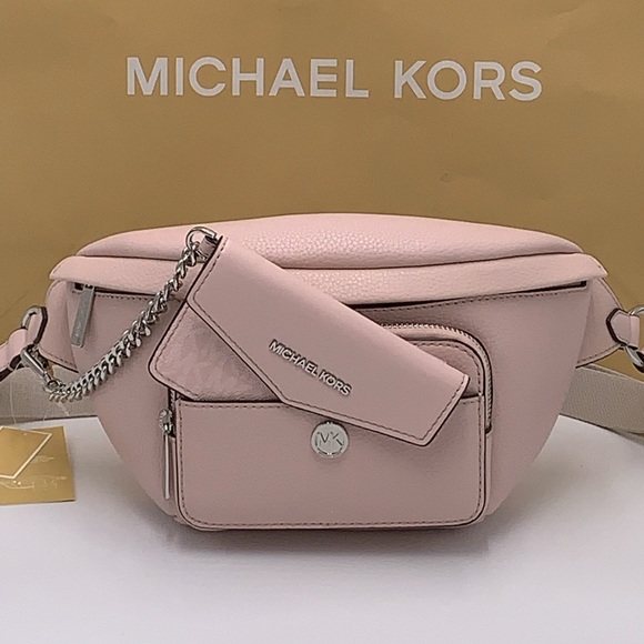 MICHAEL KORS
Maisie Large Pebbled Leather 2-in-1 Sling Pack
Lgt Powder Blush
NWT - Picture 14 of 16